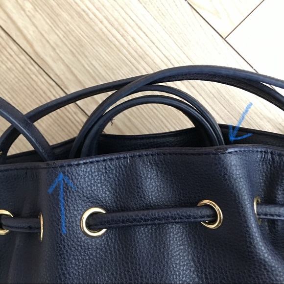 SOLD Tommy Hilfiger Navy Faux Leather Bucket Bag - Picture 5 of 6
